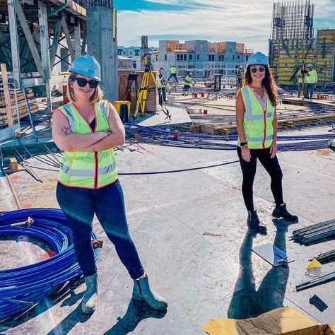 Cute Construction Worker Outfit, Construction Worker Outfit, Indian Freedom Fighters, Outdoor Girls, Army Pics, Civil Engineer, Construction Worker, Freedom Fighters, University Student