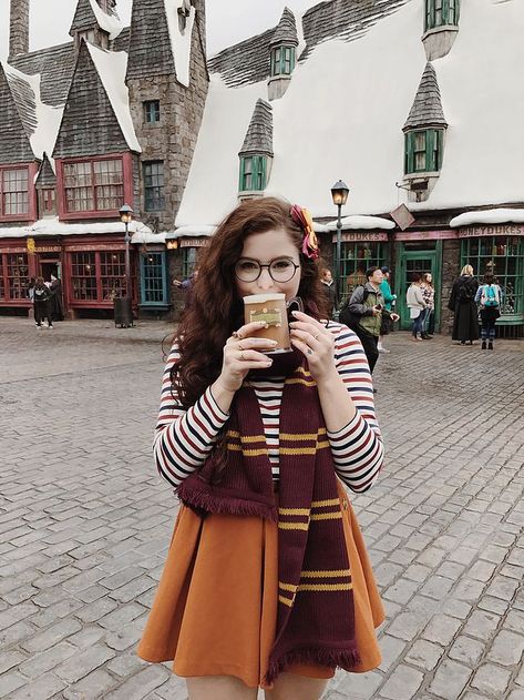 The Wizarding World of Harry Potter | Noelle's Favorite Things | Bloglovin’ Hogsmeade Outfit, Universal Studios Outfit Ideas, Harry Potter Trip, Noelle Downing, Harry Potter House Quiz, Universal Studios Outfit, Theme Park Outfits, Harry Potter Universal Studios, Harry Potter Character