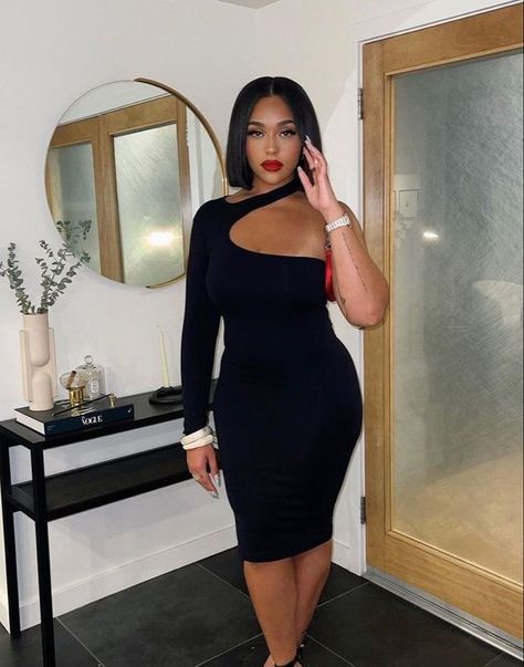 black bodycon dress Red Lip Classic, Jamaica Outfits, Jordyn Woods, Event Outfit, Red Lip, All Black Outfit, Black Bodycon Dress, Event Dresses, Red Lips