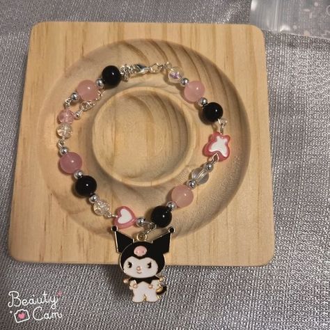 Kuromi Charm Bracelet, Kuromi Bracelet Beads, Kuromi Items, Kuromi Jewelry, Kuromi Bracelet, Kuromi Stuff, Kuromi Aesthetic, Bracelets Ideas, Pearls Diy