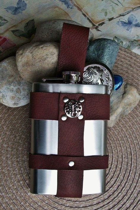 Flask Holder, Leather Flask, Larp Costume, Steampunk Diy, Steampunk Accessories, Mens Gear, Steampunk Costume, Dress Sweater, Hip Flask