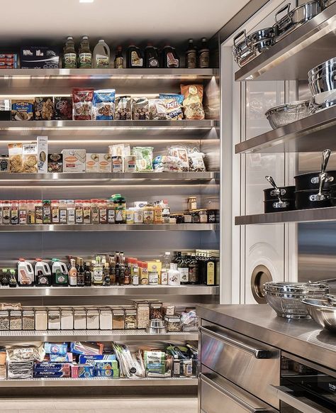 Chef's Pantry, Chef Kitchen Home, Professional Home Kitchen, Chefs Kitchen Design, Spice Pantry, Stocked Pantry, Restaurant Kitchen Design, Beautiful Pantry, Back Kitchen