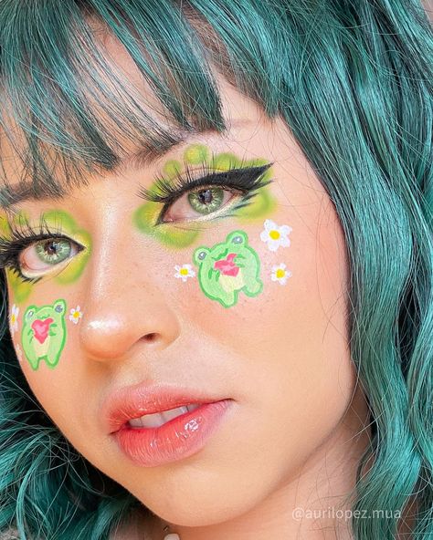 By aurilopez.mua . . #fashion #nails #instagram #tiktok #aesthetic #makeup #makeupideas #delineado #greenmakeup Frog Face Paint, Frog Makeup, Frog Wedding, Green Face Paint, Rave Makeup, Tiktok Aesthetic, Alternative Makeup, Green Makeup, Make Up Inspo