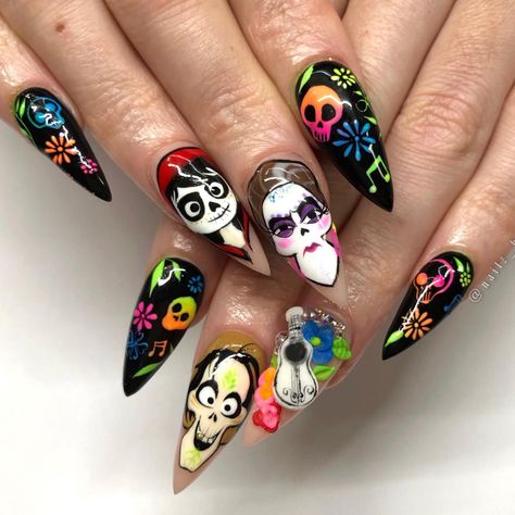 Devin Strebler💗🛸 (@nailz_by_dev) • Instagram photos and videos Disney Halloween Nails, Sugar Skull Nails, Skull Nail Art, Coco Nails, Holloween Nails, Skull Nails, Nails 2017, Halloween Acrylic Nails, Nail Art Disney