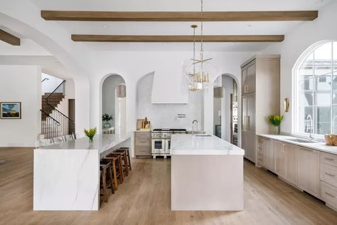 20 Double Island Kitchens We're Adding to Our Dream Home Double Island Kitchens, Double Island, Double Island Kitchen, Modern Mediterranean Homes, Country Modern Home, Mediterranean Interior, Mediterranean Style Home, Mediterranean Kitchen, Mediterranean Style Homes