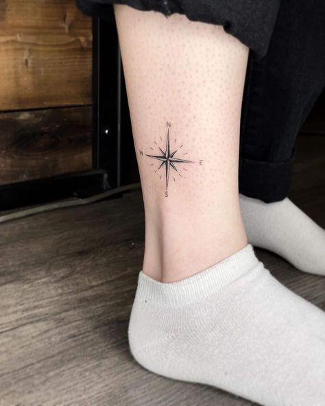 Compass Tattoos: Meaning And Inspiration – Self Tattoo Compass Rose Tattoo Design, Compass Tattoo Simple, Compass Forearm Tattoo, Minimalist Compass Tattoo, Traditional Sailor Tattoos, Compass Tattoo Meaning, Viking Compass Tattoo, Compass And Map Tattoo, Simple Compass Tattoo