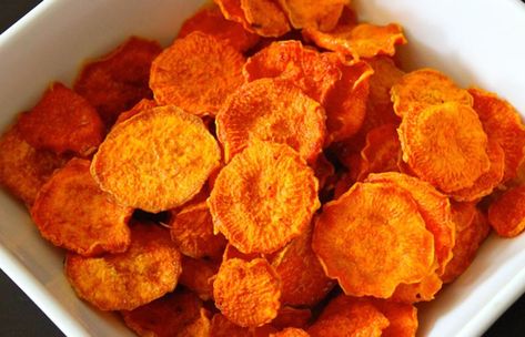 15 Dehydrator Recipes | Homemade Recipes Snack Hacks Sweet Potato Chips Recipe, Potato Chips Recipe, Coconut Dessert, Snack Hacks, Holistic Recipes, Dehydrated Fruit, Brownie Desserts, Sweet Potato Chips, Gateaux Cake