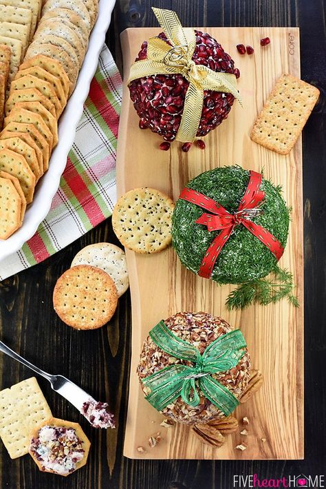 Cheese Balls Christmas, Christmas Buffet Ideas, Christmas Cheese Tree, Eat Appetizers, Christmas Party Food Ideas, Holiday Party Menu, Christmas Gift Certificate Template, Holiday Cheese, Christmas Cheese