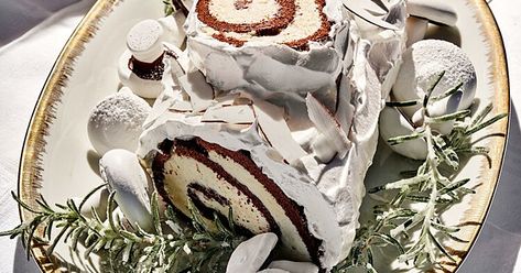 Meringue Recipes, Seven Minute Frosting, Genoise Cake, Meringue Mushrooms, Nobody's Perfect, Coconut Shavings, White Chocolate Mousse, Christmas Foods, French Christmas