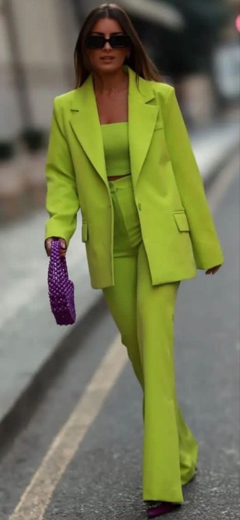 Green Suit Women, Style Vert, Tuxedo Women, Waterproof Pants, Purple Pants, Pantsuits For Women, Vintage Pants, Clothing Hacks, Blazer Fashion