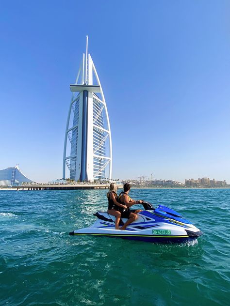 Couple Dubai Aesthetic, Dubai With Boyfriend, Dubai Couple Goals, Dubai Baecation, Couple Baecation, Travel Aesthetic Dubai, Couple Travel Aesthetic, Dubai Couple, Dubai Dolphinarium