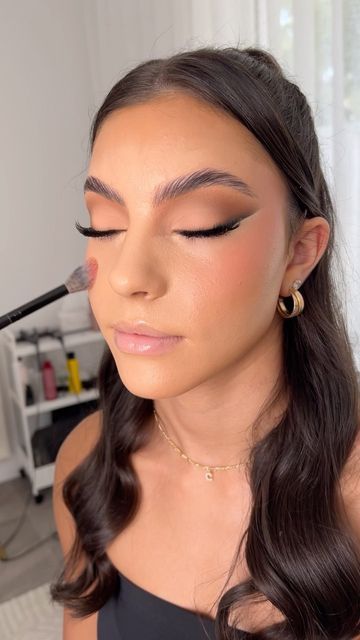 Smoky Brown Liner, Wing Liner Makeup Look, Smokey Liner Makeup Look, Brown Liner Eye Makeup, Brown Smokey Winged Eyeshadow, Smoked Out Liner Make Up, Brown Soft Smokey Eye, Smoked Out Wing Makeup, Shadow Liner Make Up