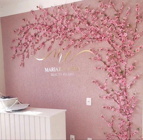 Makeup Backdrop Ideas, Flower Backdrop Salon, Flower Wall Spa, Flower Wall Salon Decor, Pink Wall With Flowers, Simple Salon Interior Design, Flower Wall Beauty Salon, Flower Wall Salon, Nails Salon Decoration