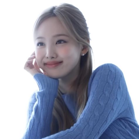 Kpop Blue Aesthetic, Blue Kpop Icons, Blue Kpop Wallpaper, Kpop Blue Icon, Nayeon Blue, Blue Twice Icons, Light Blue Banner, Light Blue Icons, Blue Nayeon Icon