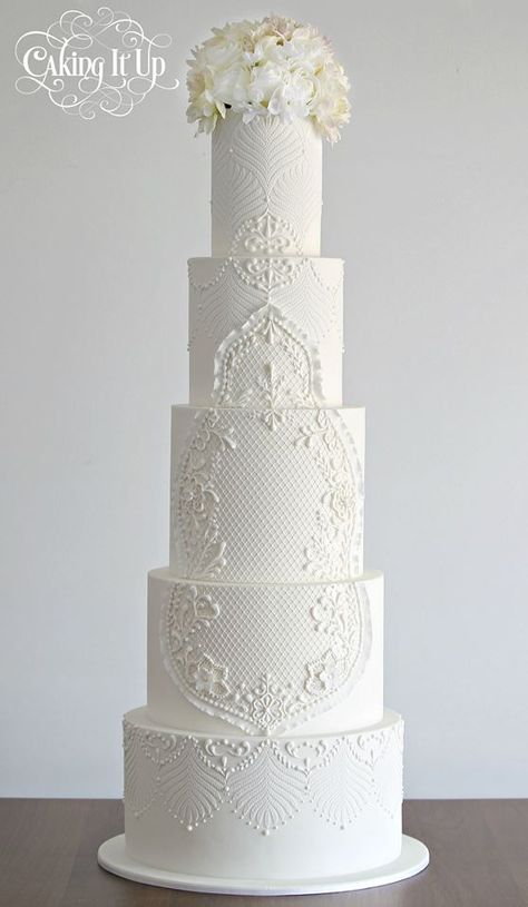 Gorgeous 5 tier all white wedding cake. elegant Cake With Lace, All White Wedding Cake, Wedding Cake Elegant, Minimalist Cake, Cake Elegant, White Cakes, Wedding Treats, Romantic Wedding Cake, All White Wedding