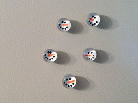 While snowmen are very popular around Christmastime, they actually make the perfect craft subject for January! Aside from New Year’s and Martin Luther King Jr. day, January has no other crafty holidays. Until Valentine’s Day rolls around in a month... Continue Reading → Snowman Magnets, Craft Magnets, Marble Crafts, Marble Magnets, Flat Marbles, Diy Magnets, Glass Magnets, Diy Snowman, Acrylic Craft Paint