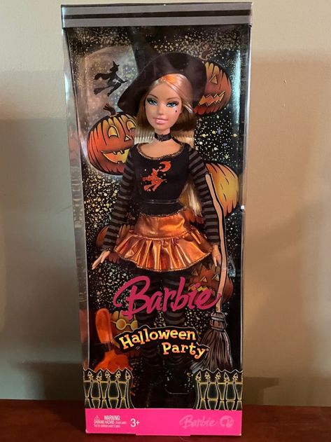 Halloween Barbie Dolls, Witch Barbie, Halloween Nostalgia, Barbie Witch, Barbie Memes, Halloween Barbie, Halloween Dolls, Dollhouse Design, Barbie Halloween