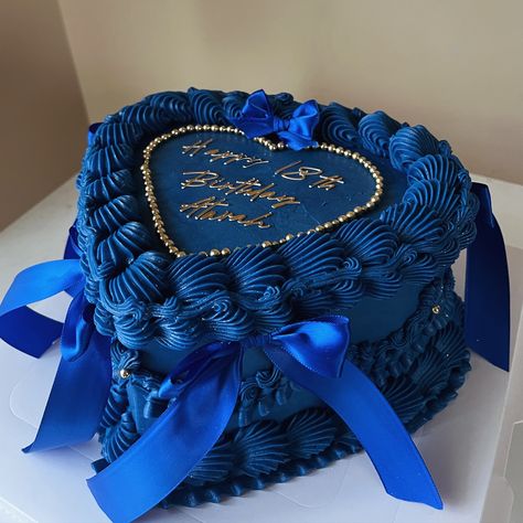 💙✨ Cake sizing details: 2 layer 6 inch heart cake #royalbluecake #heartcake #yyccakes #yycheartcakes #vintageheartcake #explorepage #cakedecorating #cakeinspo #bluecake Royal Blue Heart Cake, Blue Cake Designs Birthday, Blue Rosette Cake, Blue Heart Cake, Royal Blue Cake, Heart Cake Design, Fiesta Cake, Birthday Cake For Husband, Cake For Husband