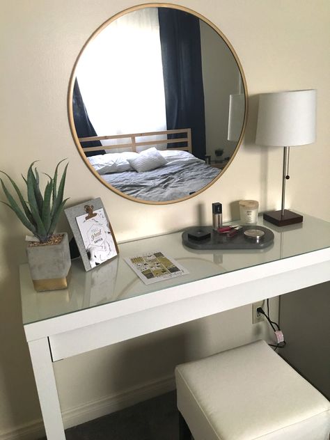 Built In Dressing Table, Room Vanity Ideas, 아파트 인테리어, Elegant Bedroom, Elegant Home Decor, Room Inspiration Bedroom, Room Ideas Bedroom, Elegant Homes, Minimalist Bedroom