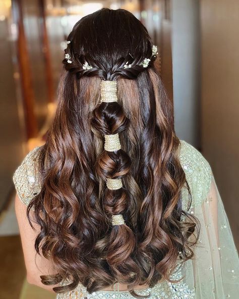 Awesome Hairstyles Adding Grace In Look, For All The Bridemaids Can Find It In Trend | Weddingplz Sangeet Hairstyles, Mehndi Hairstyles, Bridal Braids, Extension Hair, Bridal Hair Buns, Bridal Hair Inspiration, Open Hairstyles, Shot List, Wedding Shot