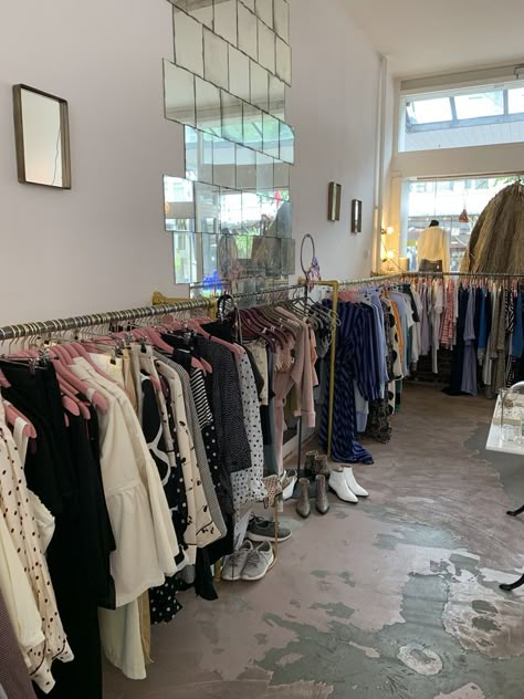 Costume Designer Job Aesthetic, Business Office Interior Design, Vintage Store Ideas, Fashion Showroom, Clothing Store Interior, Fashion Dream Job, Retail Space Design, Boutique Inspiration, Clothing Studio