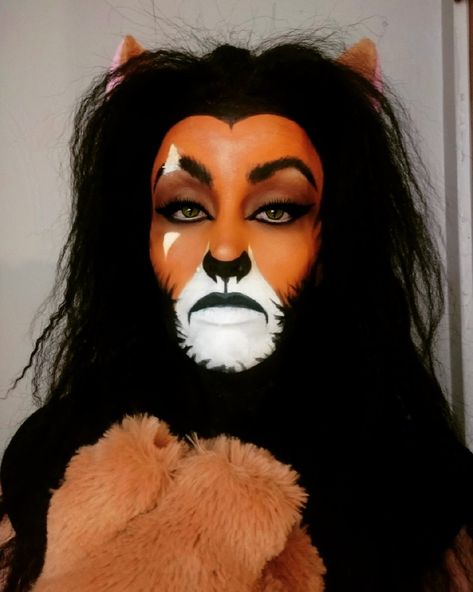 Scar Halloween make up Clever Halloween, Clever Halloween Costumes, Halloween 2023, Halloween Make Up, Halloween Make, Diy Costumes, Lion King, Face Paint, Carnival Face Paint