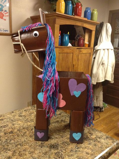 Horse valentines box Clay Pots Ideas, Valentine Box Ideas For School, Valentines Art For Kids, Box Ideas For Kids, Horse Valentine, Girls Valentines Boxes, Valentine Box Ideas, Kids Valentine Boxes, Pots Ideas