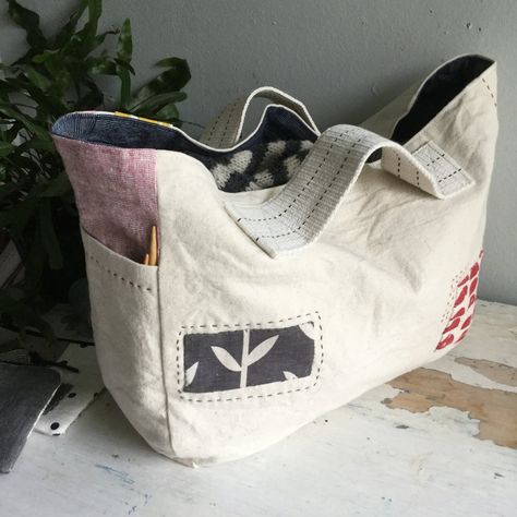 Side Handle Gusset Tote Pattern PDF by KZ Stevens – Brooklyn Haberdashery Latest Sweater, Patchwork Bags, Tote Pattern, Fabric Bags, Waxed Canvas, Sewing Bag, Sashiko, Diy Bag, Lining Fabric