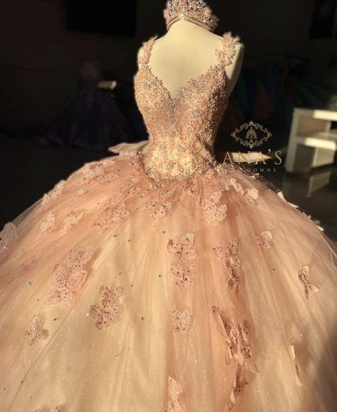 Pink And Gold 15 Dresses Quinceanera, Rose Gold Sweet 15 Dress, V Neck Quinceanera Dresses, Pink Quince Suits, Beige Pink Quinceanera Dresses, Queincearra Dresses Pink, Quinceanera Bedroom Decorations, Sweet 16 Dresses Blush Pink, Pink Quinceanera Dresses Princess