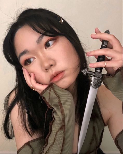 Knife Action Poses Reference Drawing, Knife Fighter Character, Poses With Personality, Dynamic Knife Poses, Cute Poses Reference Female, Knife In Hand Pose, Character Holding Knife Reference, Woman Holding Knife Pose, Holding Knives Reference