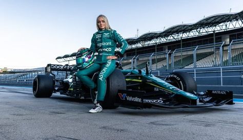 Jessica Hawkins, Aston Martin F1, Go Karting, In Five Years, F1 2023, F1 Aesthetic, Final Major Project, F1 Car, Racing Girl