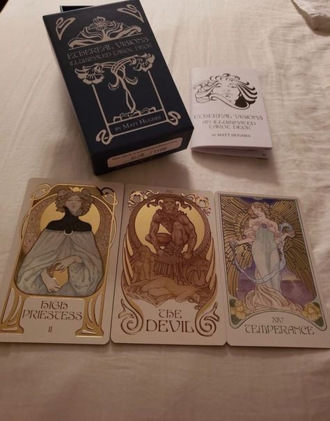 Learning Tarot Cards, Tarot Card Spreads, Tarot Meanings, Fotografi Vintage, Tarot Cards Art, Tarot Learning, Tarot Card Decks, Tarot Art, Witch Aesthetic