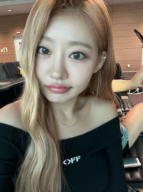 #julie #miusayuna Kiss Of Life, Life Pictures, Without Makeup, Look Alike, Eminem, Rihanna, Kpop Idol, South Korean Girls, Kpop Girls