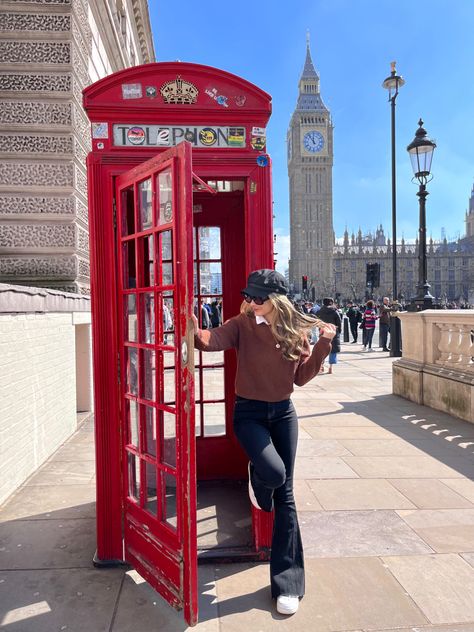 London, England, Big ben, red telephone booth, posing London Red Phone Booth, London Pictures Ideas, London Instagram Pictures, Scotland Outfit, Red Telephone Booth, London Photo Ideas, London Telephone Booth, Cambridge London, London Phone Booth