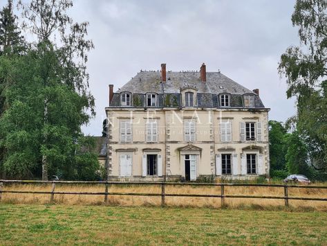 For sale Property Le Mans (72000) Chataue French House, Mansions In France, France Mansion, French Chateau For Sale, Oak Parquet Flooring, Abandoned Mansions For Sale French Chateau, Building Stone, Abandoned Chateau France, Slate Roof