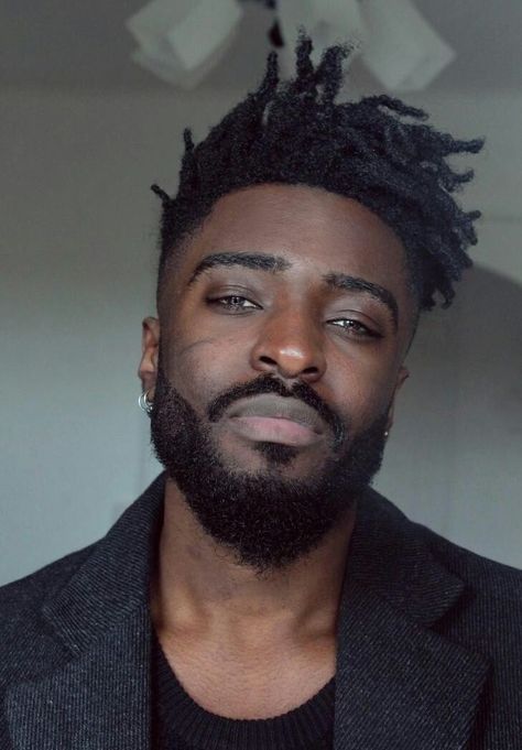 Harry Samba, Congolese @oisonoir #dsm (Clear Brunette Complexion) Harry Samba, Bart Styles, Black Haircut Styles, Black Men Beard Styles, Dreadlocks Men, Black Men Beards, Best Beard Styles, Thick Hair Cuts, Black Men Haircuts