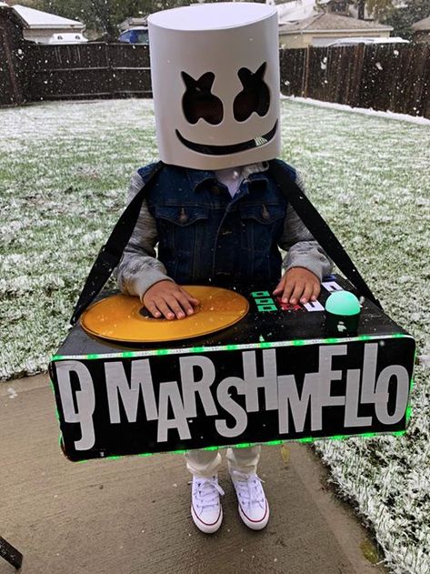 Dj Marshmello Costume, Marshmello Costume, Dj Marshmello, Career Day, Kid Projects, Diy Halloween Costume, Dj Booth, Costume Cosplay, Diy Halloween