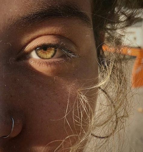 ♡\\  Metade de mim é sol e a outra por do sol.༺♥️༻༺•*✿Sσℓαηgє Hσℓmє✿•*༺‼️༻༺ //♡ Piper Mclean, Eye Photography, Aesthetic Eyes, Yellow Eyes, Hazel Eyes, Pretty Eyes, Instagram Foto, Beautiful Eyes, Eye Color