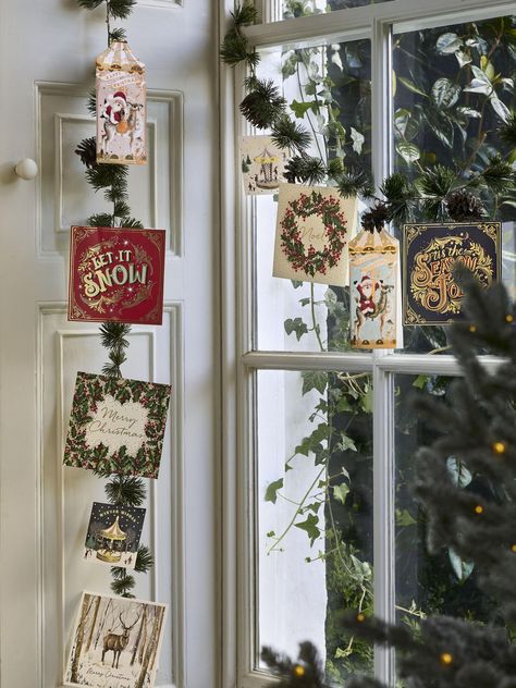 Christmas Window Display Ideas, Christmas Window Decor, Window Display Ideas, Christmas Window Lights, Christmas Card Display, Christmas Tree Trimming, Christmas Window Stickers, Christmas Window Display, Christmas Window Decorations