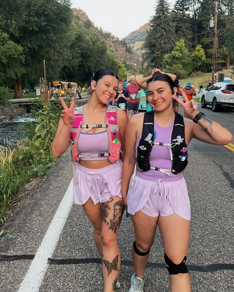 Day 2 of Utah! We got up at 4am to run a half marathon 🥹🏃‍♀️ plus the best support system was there to cheer us on!!! 🫶 Marathon Race Day Outfits, Marathon Outfit Women Race Day, Marathon Outfit Women, Marathon Outfit, Run A Half Marathon, Race Day Outfits, Day Outfits, Support System, Half Marathon