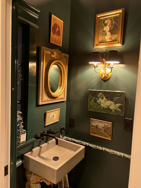 Equestrian Bathroom Decor, Equestrian Bathroom Ideas, Equestrian Bathroom, Equestrian Wallpaper, Equestrian Bedroom, Horse Bathroom, Styling Bathroom, Equestrian Home, Masculine Bathroom