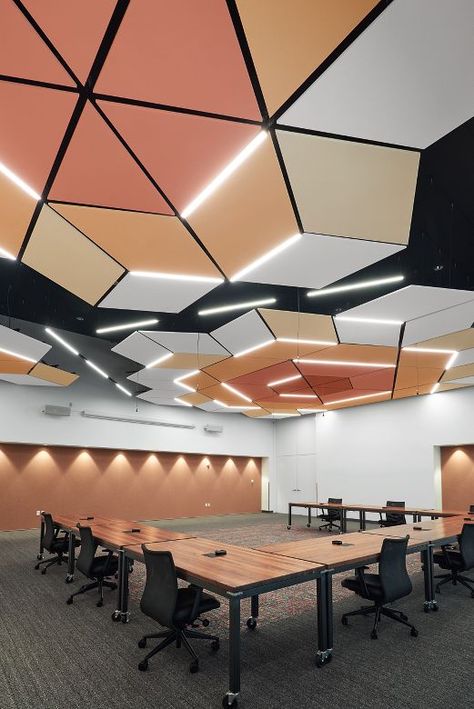 SOUNDSCAPES Shapes 60 Degree Shapes / SOUNDSOAK 85 Customer Service Counter, Futuristic Classroom, Youth Room Church, Vibrant Office, Ceiling Inspiration, Ufc Gym, Ceiling Solutions, Meeting Room Design, Service Counter