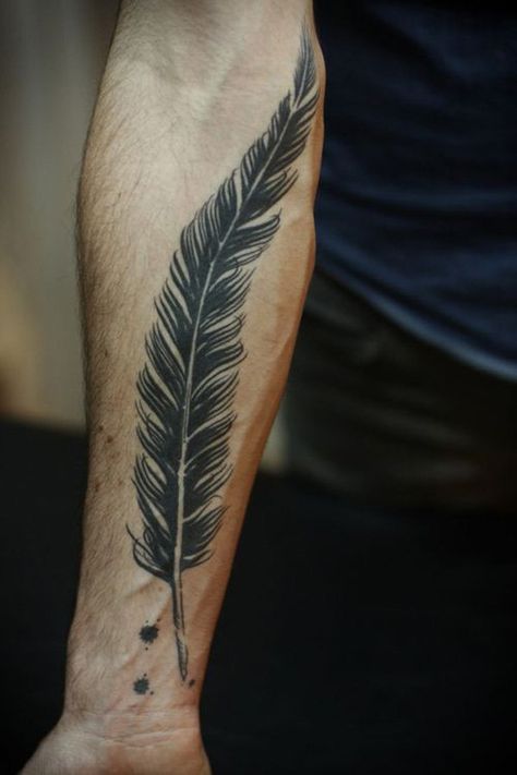 Big Black Feather Tattoo - 55+ Awesome Forearm Tattoos Feather Tattoo For Men, Tattoos Arm Mann, Indian Feather Tattoos, Feather Tattoo Design, Tattoo Trend, Wrist Tattoos For Guys, Tattoo Zeichnungen, Cool Forearm Tattoos, Inspiration Tattoos