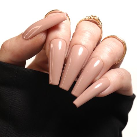 GET THE PROFESSIONAL LOOK WITHOUT THE TIME, DAMAGE, OR COMMITMENT Hazelnut Cream beige solid colour set. Comes with a glossy finish however if you want to make it matte just add a note at checkout. Pictured in Natural Coffin Long Colour shade is Madam Glam Pivot! *For custom please enter your sizing at the checkout from thumb to pinky for each hand. *Specific sized sets come with 10 nails, 1 file, 1 alcohol pad, 1 orange-wood stick. *Scroll down on homepage to see differences in length and sizin