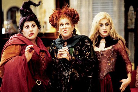 Top Halloween Movies, Best Fall Movies, Hocus Pocus Characters, Max Dennison, Classic Halloween Movies, Halloween Movies To Watch, Hocus Pocus 1993, Kathy Najimy, Hocus Pocus Movie