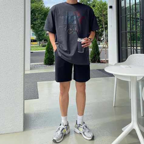 Ootd Short Pants Men, Short Pants Outfit Men Street Styles, Short Pants Outfit Men, Short Pants Outfit, Mens Shorts Outfits, Pants Outfit Men, Trendy Boy Outfits, Mens Casual Outfits Summer, Dope Outfits For Guys