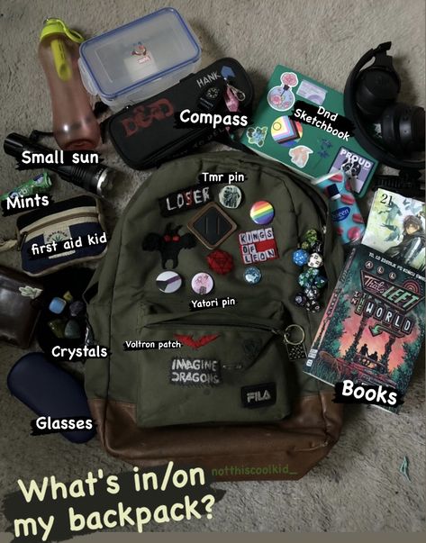 Black Jansport Backpacks Aesthetic Pins, Cryptid Hunter Backpack, Aesthetic Backpack Decoration, Aesthetic What’s In My Backpack, Alt Backpack For School, What In My Bag School Backpacks, Survival Backpack Aesthetic, Cryptidcore Bag, Backpack Tour Aesthetic