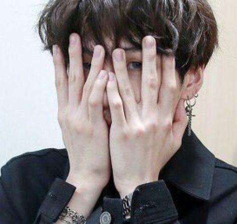 Hand Touching Face, Yoongi Hands, Bts Hands, Yoongi's Hands, Hand Drawing Reference, Hand Reference, Human Reference, Human Poses Reference, Pretty Hands