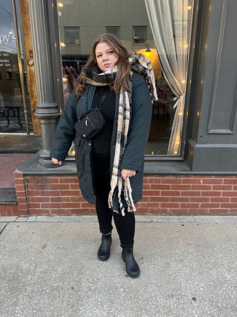 Plus Size Blanket Scarf Outfit, Plus Size All Black Outfit, Scarf Winter Outfit, Black Sweater, My Bag, All Black Outfit, Winter Outfit, Black Outfit, All Black