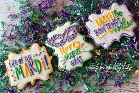 Brittany Gallagher on Instagram: “Loving how fun Mardi Gras is to cookie! 💚💜💛” Mardi Gras Cookies Decorated, Mardi Gras Cakesicles, Mardi Gras Decorated Cookies, Mardi Gras Themed Cake, Mardi Gras Sugar Cookies, Mardi Gras Theme Birthday Cake, Mardi Gras Cookies, Mardi Gras Cookie Cake, Mardi Grad